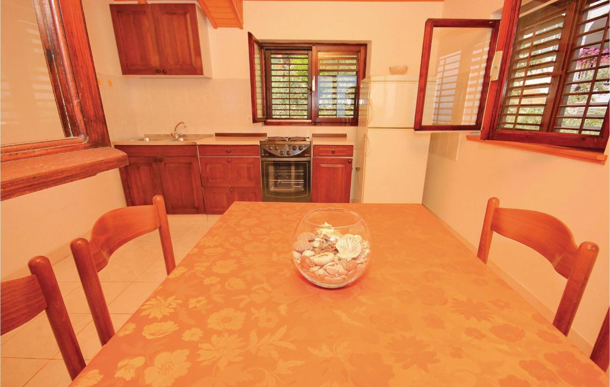 Gorgeous Apartment In Prigradica With Kitchen Exterior foto
